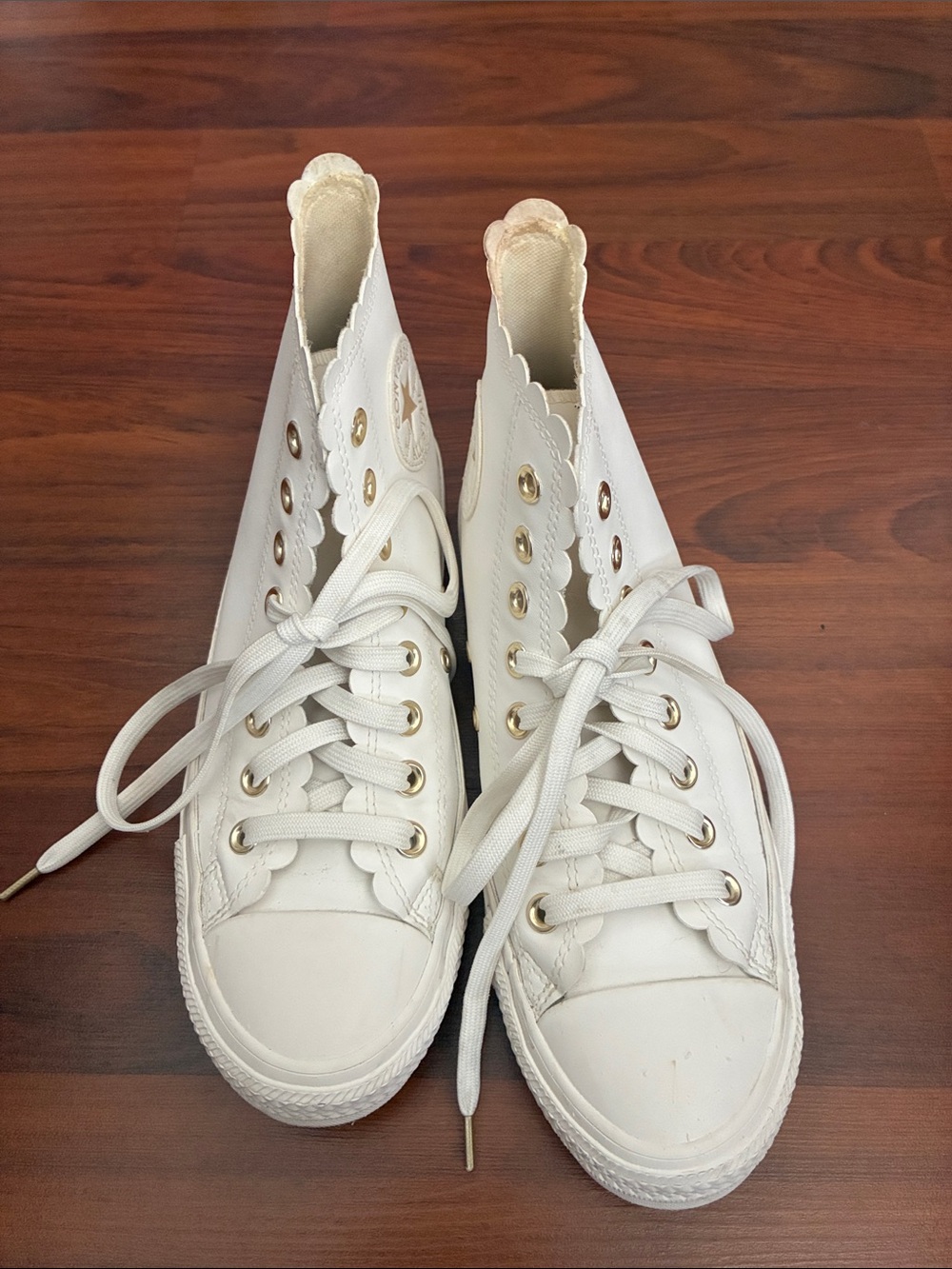White Leather Converse Scalloped High Tops. Excellent Cindition